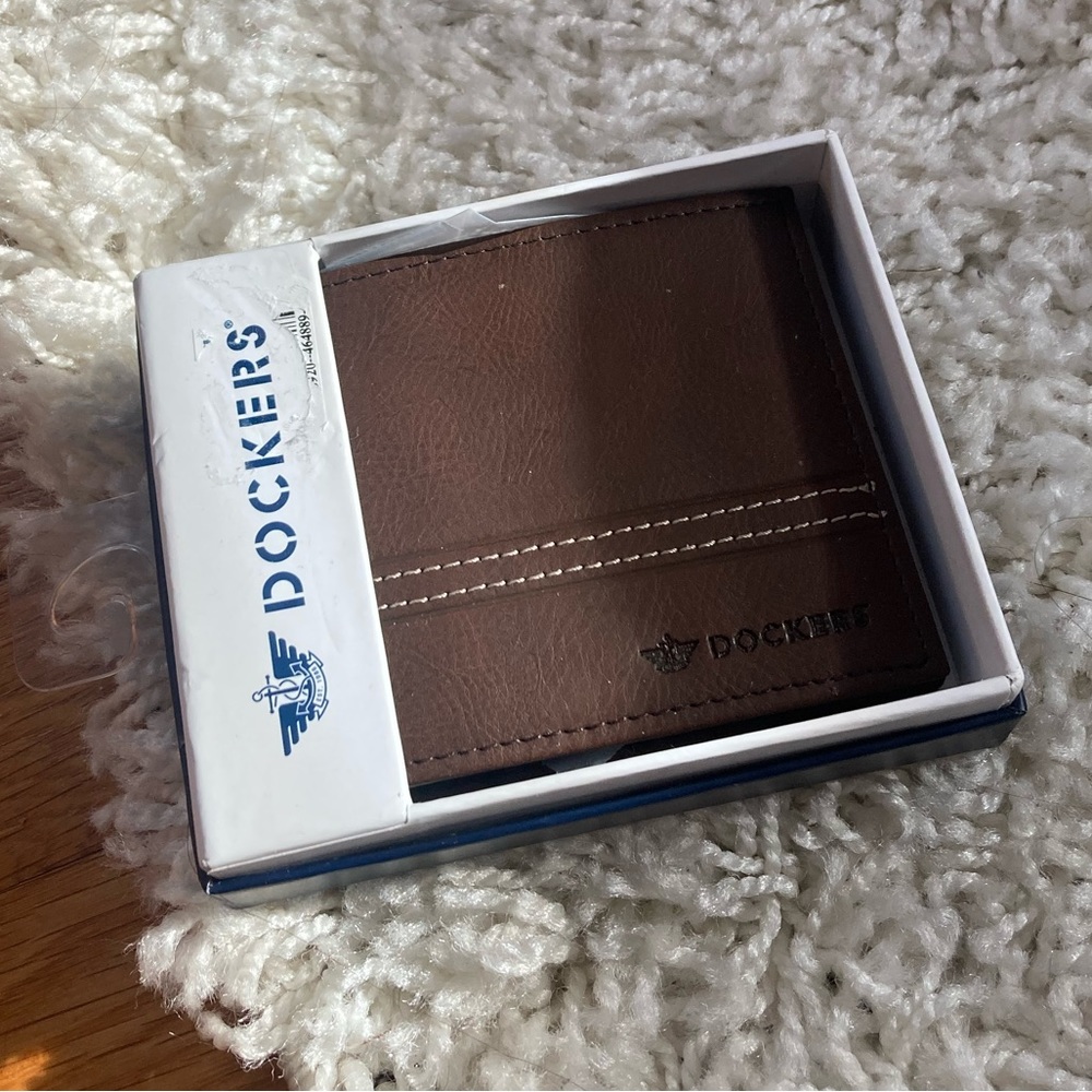 NWT DOCKERS Wallet